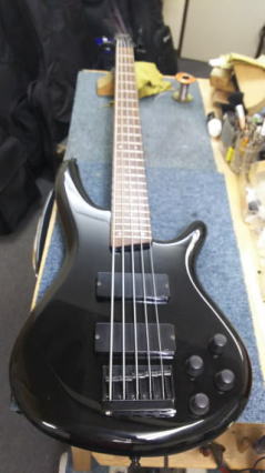 Ibanez　5弦ベース